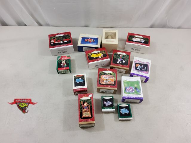 Lot 7-123382 - (14) Assorted Hallmark Christmas tree ornaments