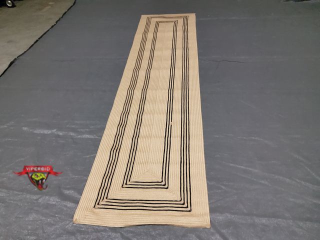 Lot 7-130357 - 3-1/2 ft. X 11-1/2 ft. Area runner rug.