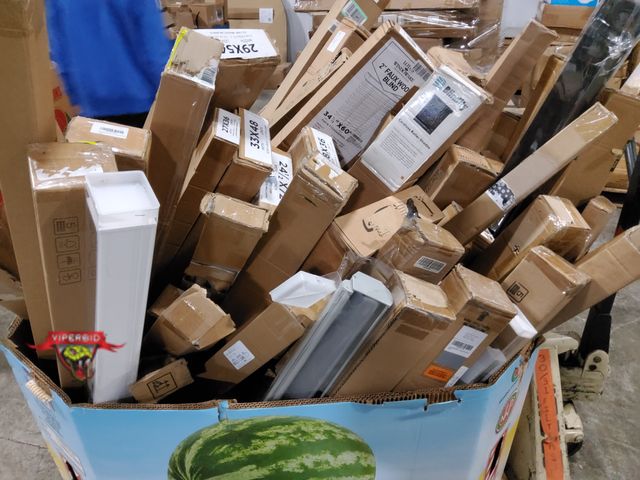 Lot 7-130476 - Large box of miscellaneous blinds, shades, curtain &amp; tension rods. Large Box is NOT Included.