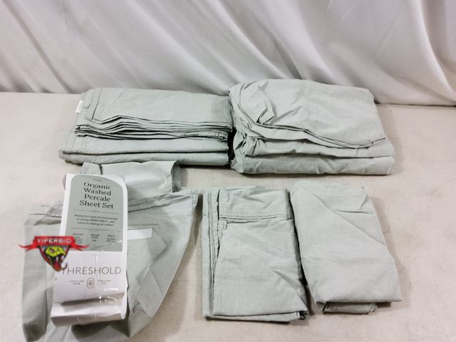 Lot 7-132607 - Organic Cotton washed percale sheet set. King size. Includes flat &amp; fitted sheet and (2) Pillowc...