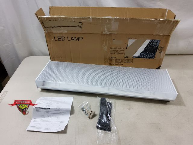 Lot 7-131015 - LED Wraparound Light Model #: YRWA-2006140-002. (24" x 6.75")