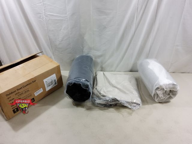 Lot 7-130961 - New! Outdoor seat cushion set. Cream. 24" X 24".