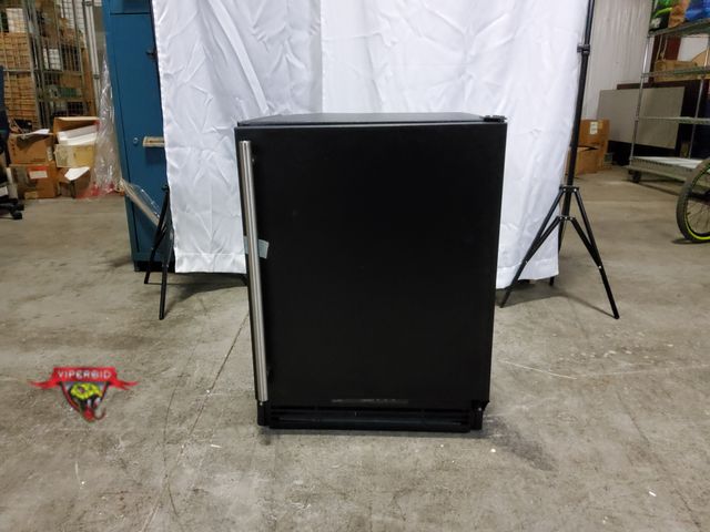 Lot 7-134073 - U-Line ADA Series UARI121WS01A is a 21 Inch Compact Refrigerator with 2.1 cu. ft. Capacity, Glass Sh...