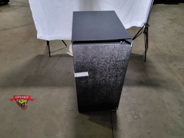 Lot 7-134062 - U-Line UHCP115-IS81A is a premium 15-inch 1 Class integrated panel ready clear ice maker featuring a...