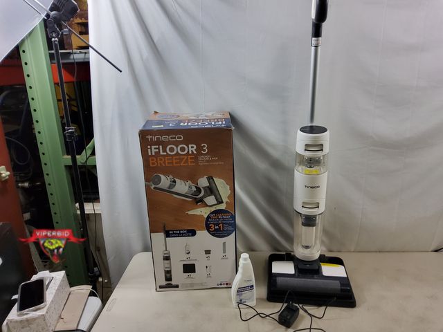 Lot 7-131839 - Tineco iFloor 3 Breeze cordless vacuum &amp; mop. Tested  to power on.