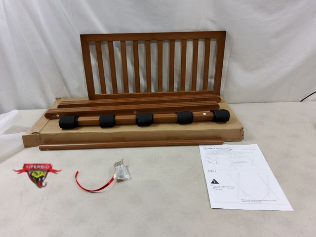 Lot 7-131752 - Luggage rack with shelf.