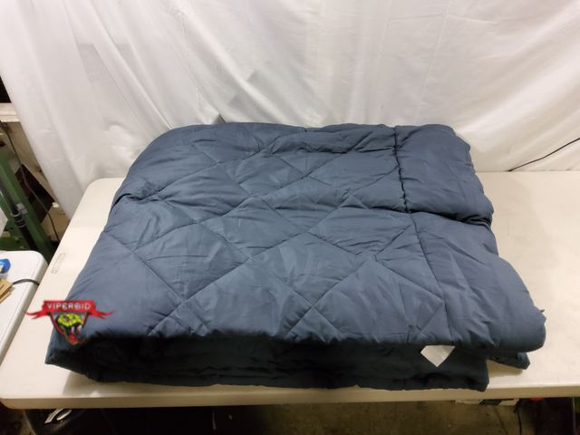 Lot 7-131225 - Comforter Aprx. 112" x 114"
