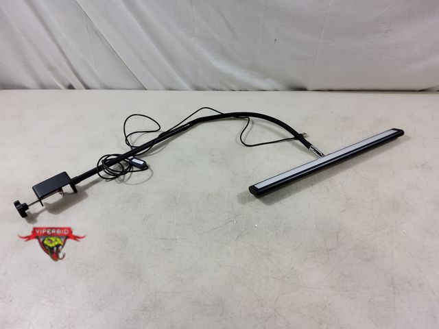 Lot 7-132703 - Desk mount light with stepless dimming. Flexible gooseneck. No power adapter included.