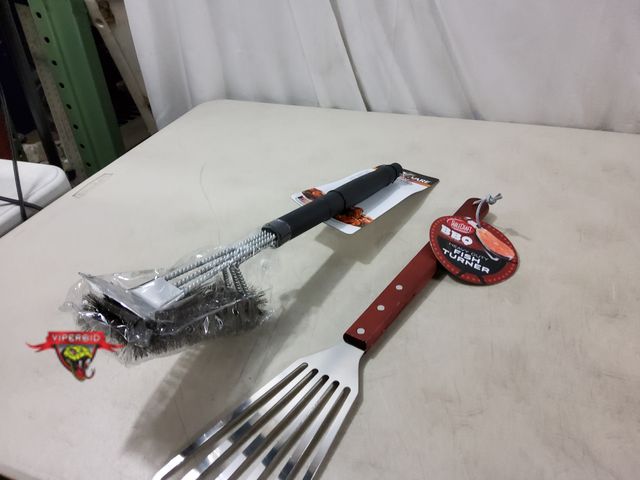 Lot 7-133588 - New! Farberware barbecue triple-head cleaning brush and a Tablecraft fish turner spatula (18-1/2"L).