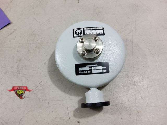 Lot 7-134183 - Leybold Heraeus diaphragm pressure switch. # SM42/5-50.