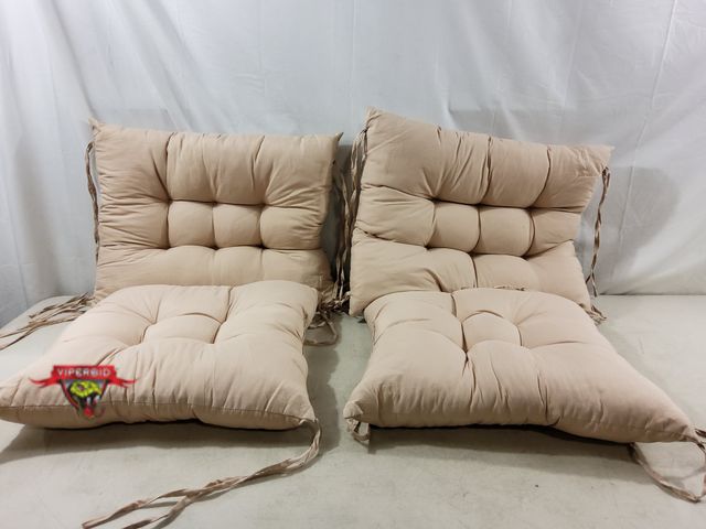 Lot 7-133840 - Set of 2 - Seat cushions with ties.  Includes (2) are 17" X 17" &amp; (2) are 19" X 22".