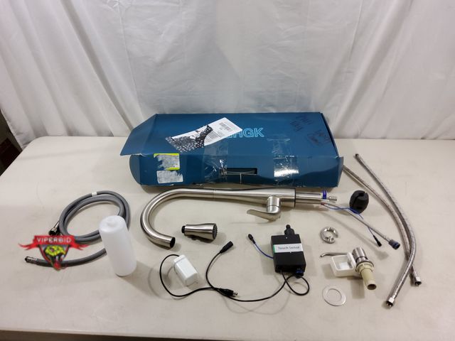 Lot 7-123578 - Pull down kitchen faucet.