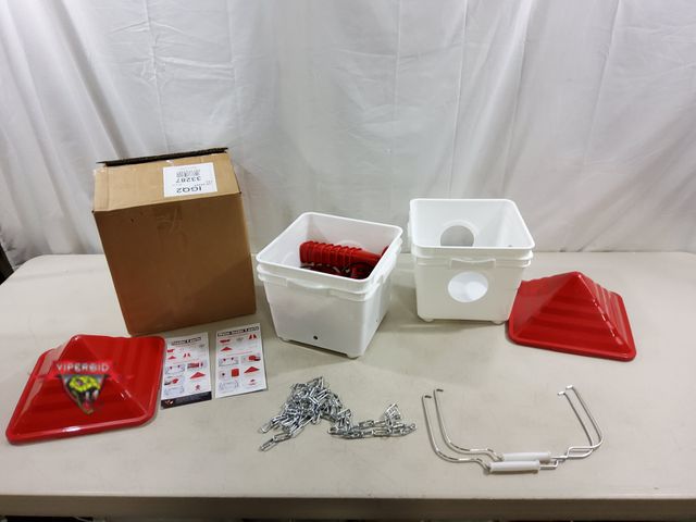 Lot 7-123624 - 4-Port Chicken feeder and waterer.