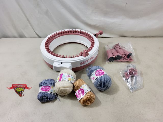 Lot 7-130124 - Sentro knitting machine. Model 843P.