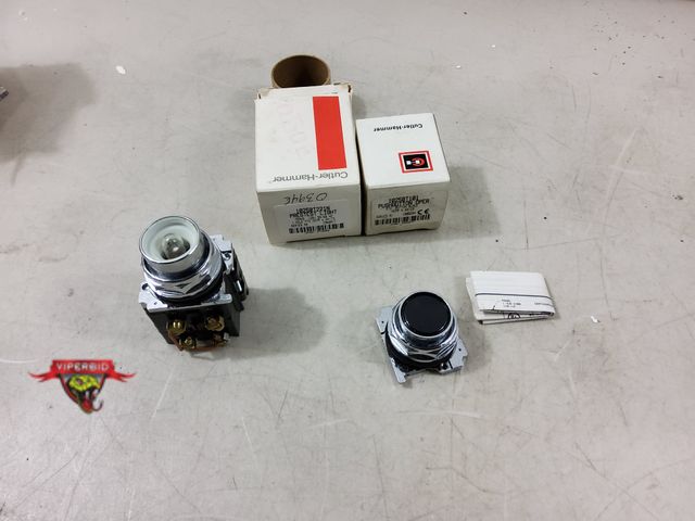 Lot 7-130651 - Cutler Hammer 10250T221N prestest light and Cutler Hammer 10250T101 Pushbutton Operator.