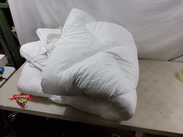 Lot 7-130346 - 60" X 80" Mattress cover / topper.