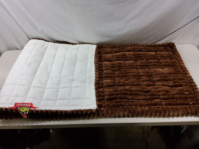 Lot 7-131017 - Plush Couch cover protector with non slip back. 28" X 80".