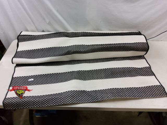 Lot 7-131828 - 4 ft. X 5 ft. 3" Outdoor patio rug.