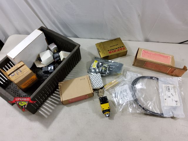 Lot 7-134565 - Lot of miscellaneous industrial parts.