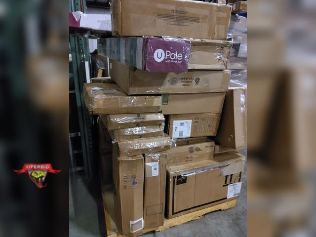 Lot 7-135909 - Pallet of assorted portable shower chairs, portable commodes/ frames, raised toilet seats, and more.