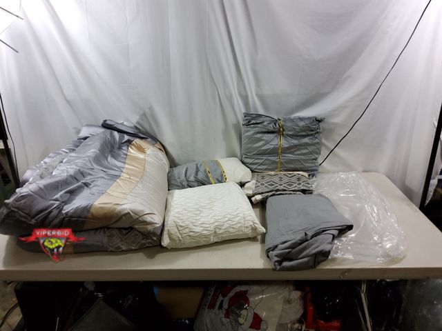 Lot 7-134957 - VatinHK 7-Piece comforter set. 104" X 90" +20" X 36".  Includes (3) Decorative pillows, (2) Shams, F...