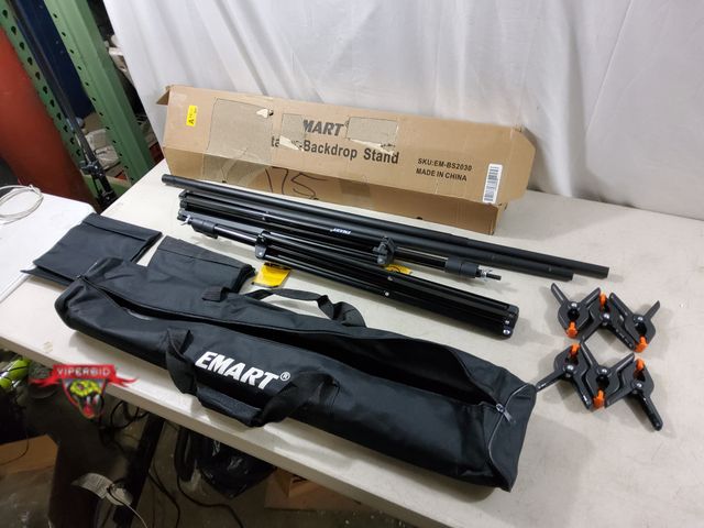 Lot 7-135611 - Emart photo backdrop stand. 10 ft. X 7 ft. Model EM-BS2030.