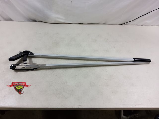 Lot 7-131450 - Luxet 80" Aluminum grabber tool.