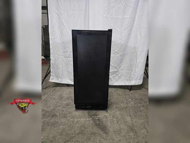 Lot 7-135072 - U-Line UHCP115-IS81A is a premium 15-inch 1 Class integrated panel ready clear ice maker featuring a...