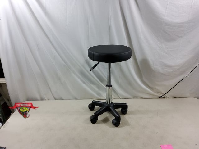 Lot 7-132792 - Adjustable height rolling stool.