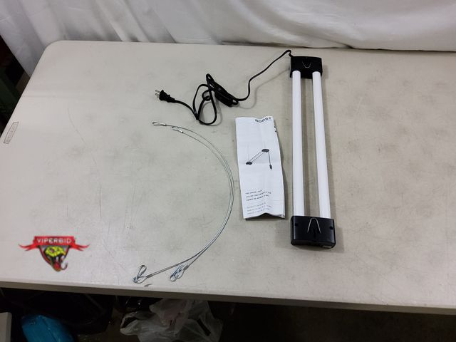 Lot 7-130929 - Boostgro 2 ft. led handing grow light. Tested.