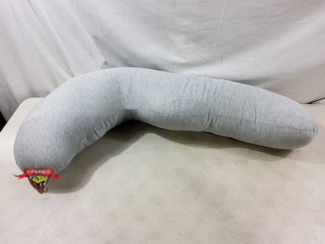Lot 7-131298 - Momcozy body pillow.