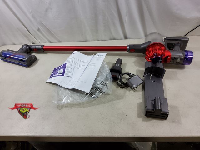 Lot 7-134958 - Gently used - Tested. Dyson V8 Cordless vacuum cleaner. NO. U8V-US-TCE1724A.