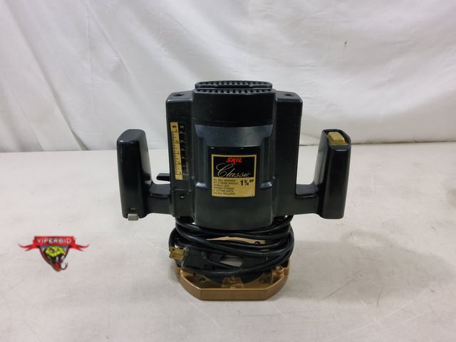 Lot 7-130093 - Skil plunge router. Model 1835. 120V. 25,000RPM. 1-3/4HP.