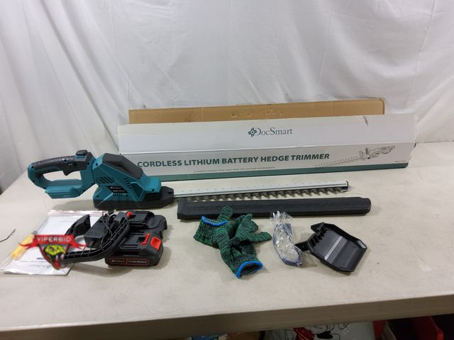 Lot 7-133751 - DocSmart HT02-B 20" Hedge trimmer with (2) 18.5V batteries and charger. Tested.