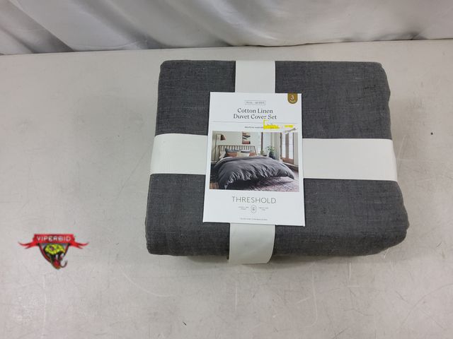 Lot 7-131515 - New! Threshold full/queen cotton linen duvet cover set with (2) standard shams.