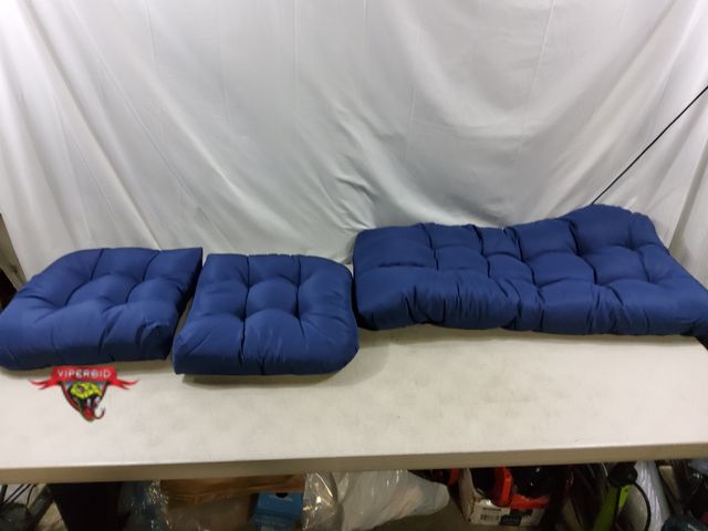 Lot 7-133407 - Set of 4 - Outdoor cushions. 17" X 17".