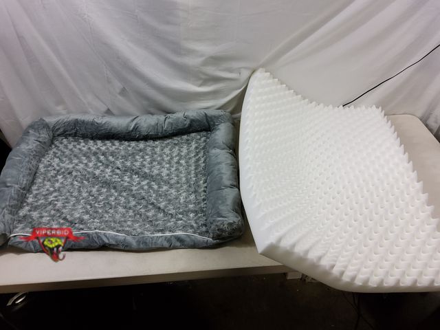 Lot 7-131066 - Memor Foam Pet Bed. (Aprx. 36" x 28")
