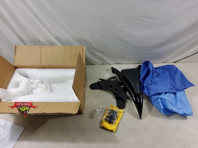 Lot 7-133227 - Fat Boy / Brakout / Street Bob / Softail quick release sissy bar.