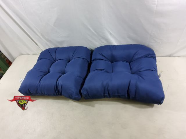 Lot 7-133923 - Outdoor chair cushion set. 18" X 18".