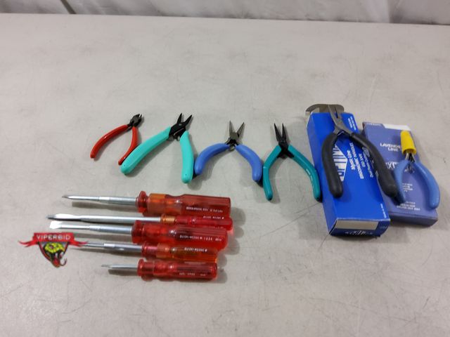 Lot 7-134378 - New! Lot of miscellaneous adjustable width Flathead Screwdrivers and small precision pliers.