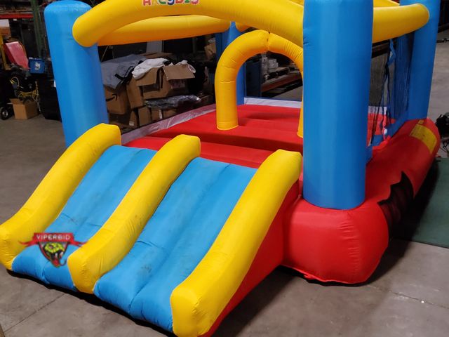 Lot 7-131305 - Gently used. Akeydiy inflatable bounce house with blower.  13 ft. X 12 ft.