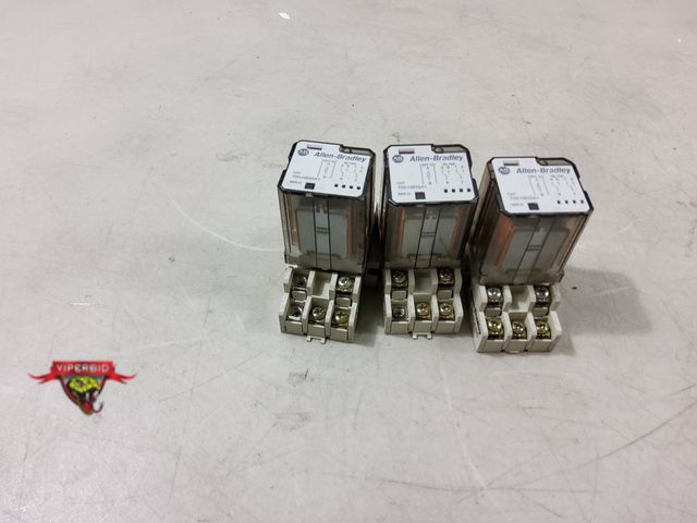 Lot 7-130652 - (3) Allen Bradley relays (700-HB32A1) with bases (700-HN154).