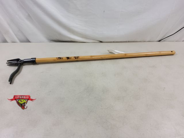 Lot 7-131232 - Grandpas Weeder Weed Puller. 37" Handle