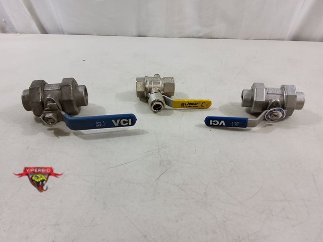 Lot 7-123520 - (2) 3/4" &amp; (1) 1/2" ball valves.