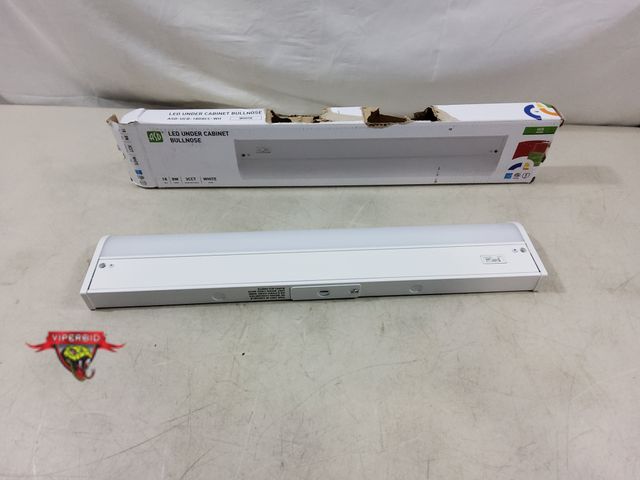 Lot 7-130555 - Led under cabinet bullnose. 18". 8W.