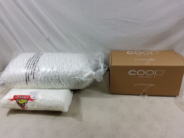 Lot 7-133063 - Coop The Original Queen size adjustable cross-cut memory foam and microfiber pillow.