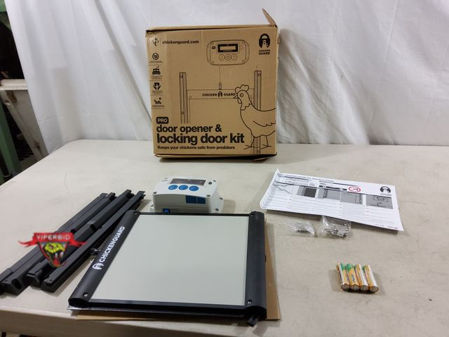 Lot 7-133734 - ChickenGuard Pro door opener &amp; locking door kit. Unable to test.