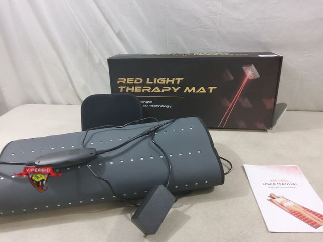 Lot 7-132605 - Red Light therapy mat with 380 led's. Tested to power on - lights.