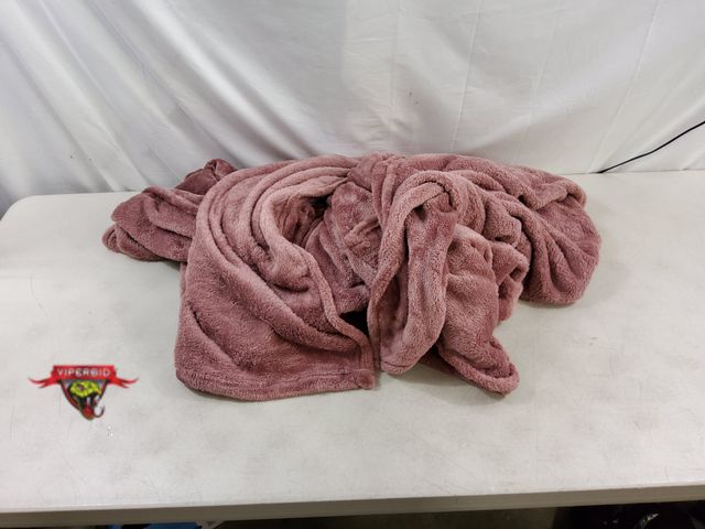Lot 7-131630 - 90" X 92" Plush blanket.