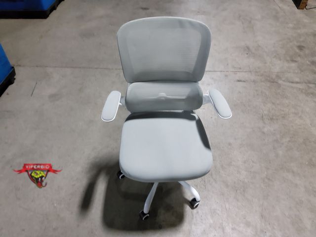 Lot 7-131904 - Office chair with mesh back.